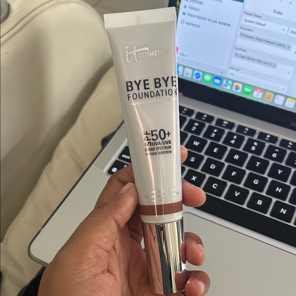 IT Cosmetics Bye Bye Foundation SPF 50+ - Rich